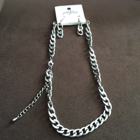 SILVER NECKLACE WITH EARRINGS